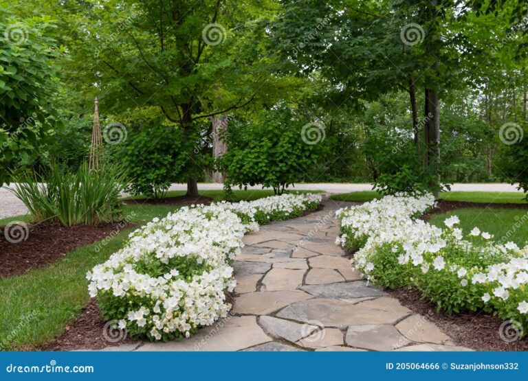 Qué son los Jardines de la Vida Eterna y cómo se accede a ellos 17 jardin exuberante con caminos serpenteantes