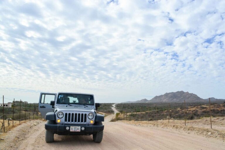jeep dj en un paisaje mexicano