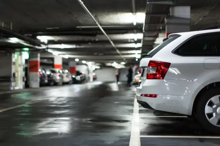 jetta usado en un parqueadero seguro