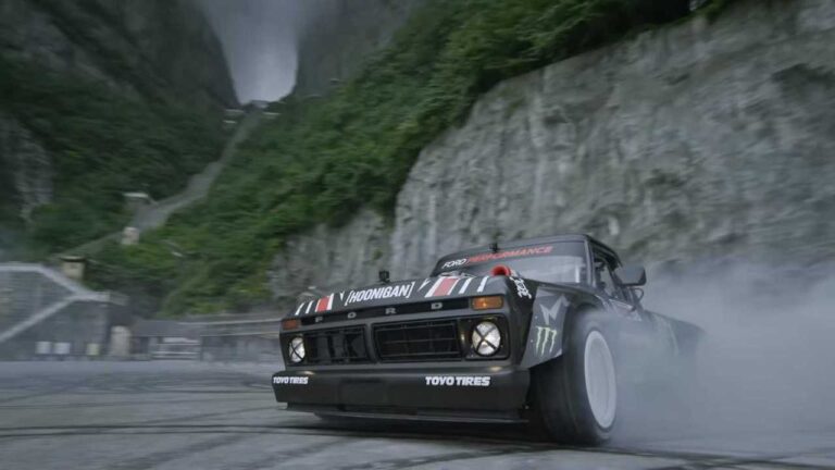 ken block conduciendo carros en accion