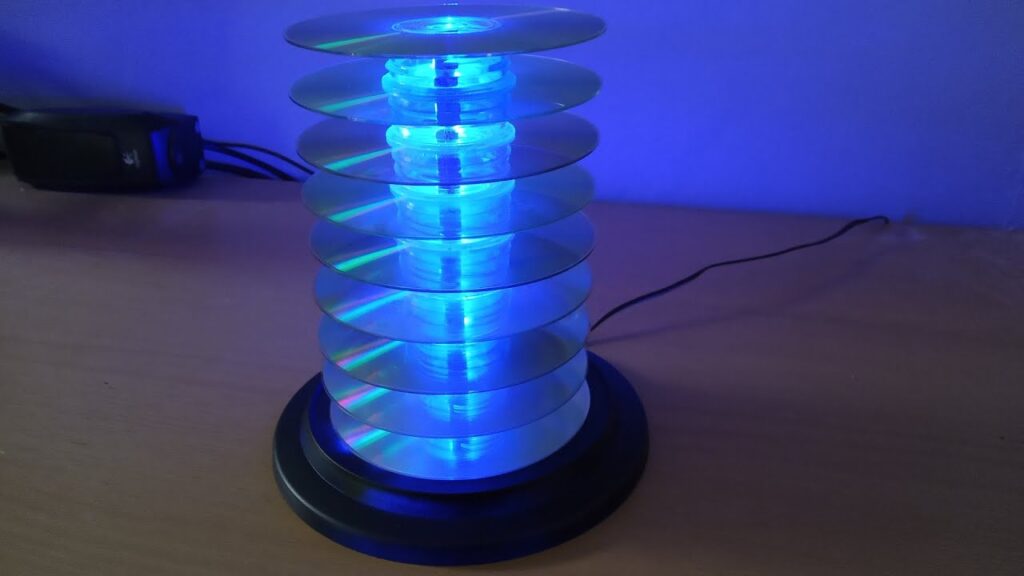 Cómo hacer una lámpara creativa con discos compactos reciclados