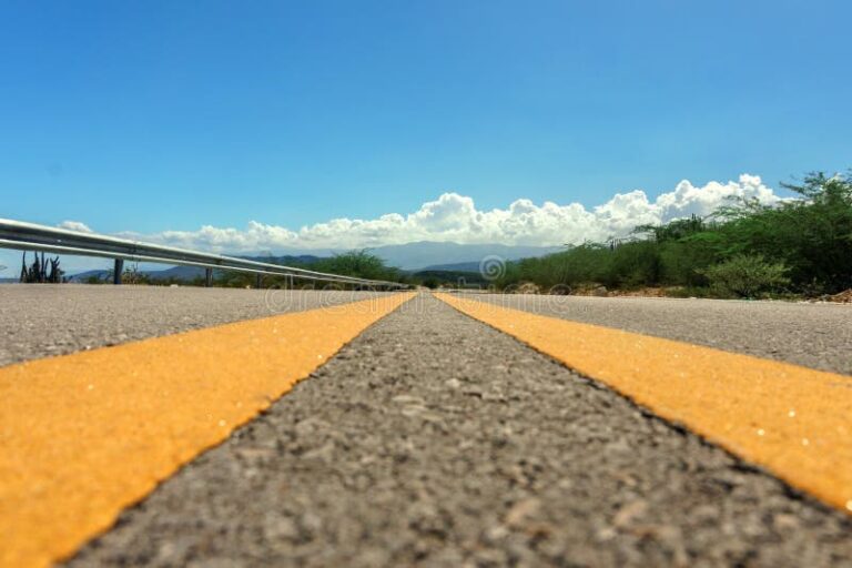 Qué es una lÃnea que separa dos cosas o marca lÃmites 14 linea divisoria entre dos paisajes