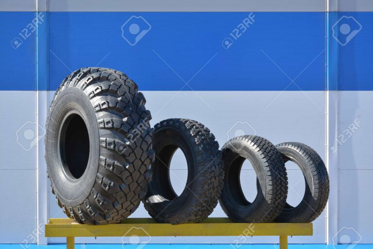llantas de diferentes tamanos en exhibicion