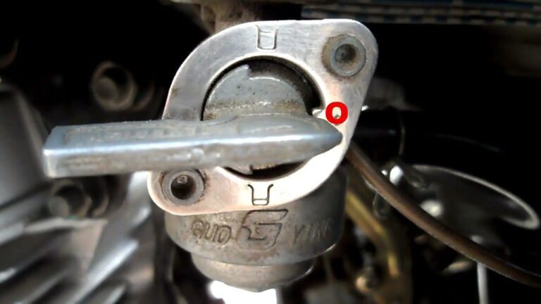 llave de paso de gasolina en motocicleta