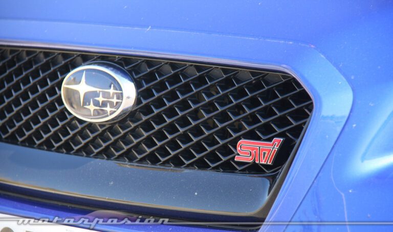 logo de carro con estrellas brillantes