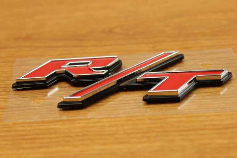 logos de dodge y chrysler juntos