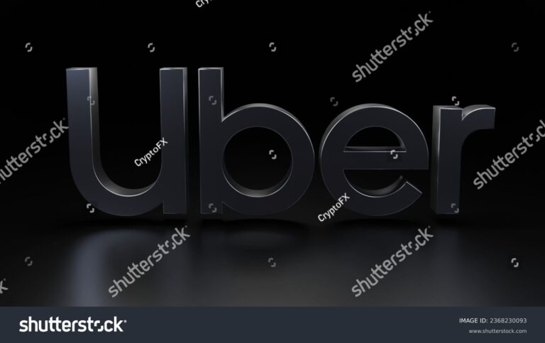 logotipo de uber en un fondo urbano