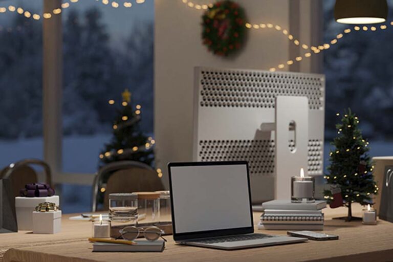 Cómo Puedo Reparar una Serie Navideña de LED Que No Enciende 2 luces led navidenas en una mesa de trabajo