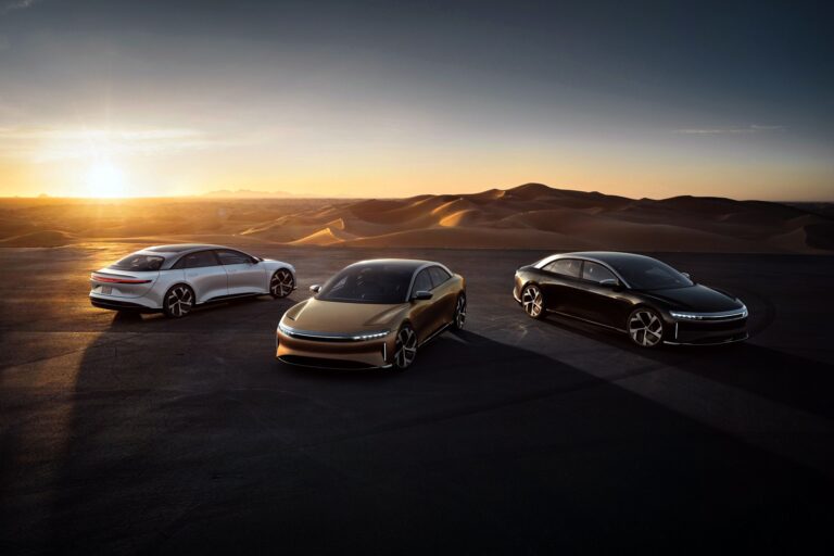 lucid air dream edition en un paisaje urbano