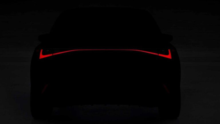Qué nombre recibe la luz trasera de un auto y qué función tiene 8 luz trasera de auto encendida de noche