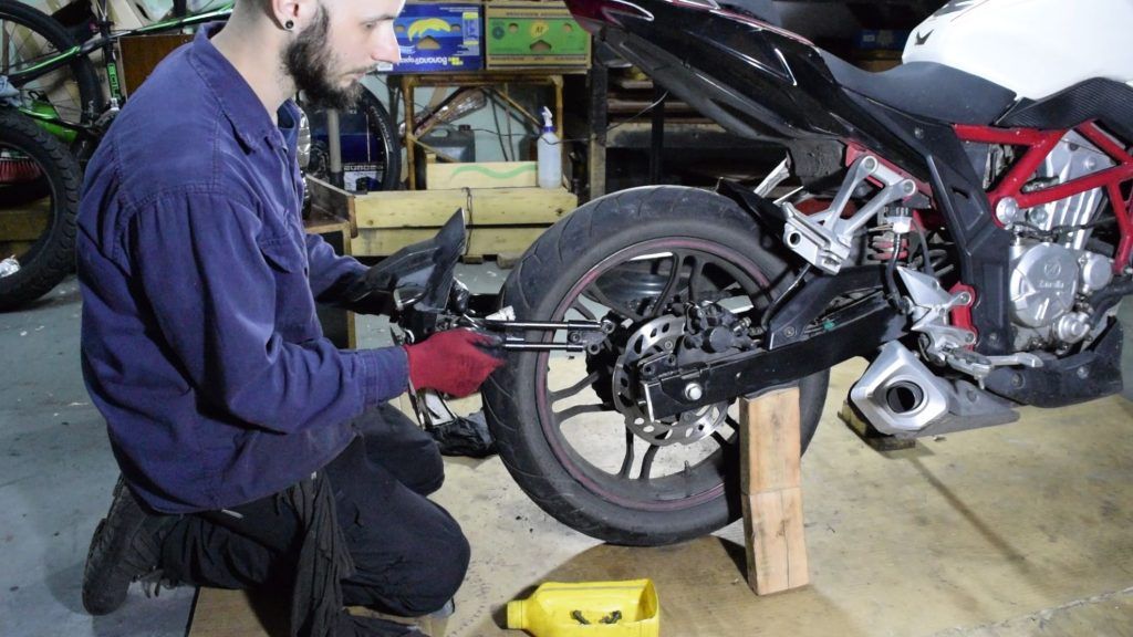 Cómo Puedo Balancear la Rueda de Mi Moto de Forma Correcta 3 Cómo Puedo Balancear la Rueda de Mi Moto de Forma Correcta