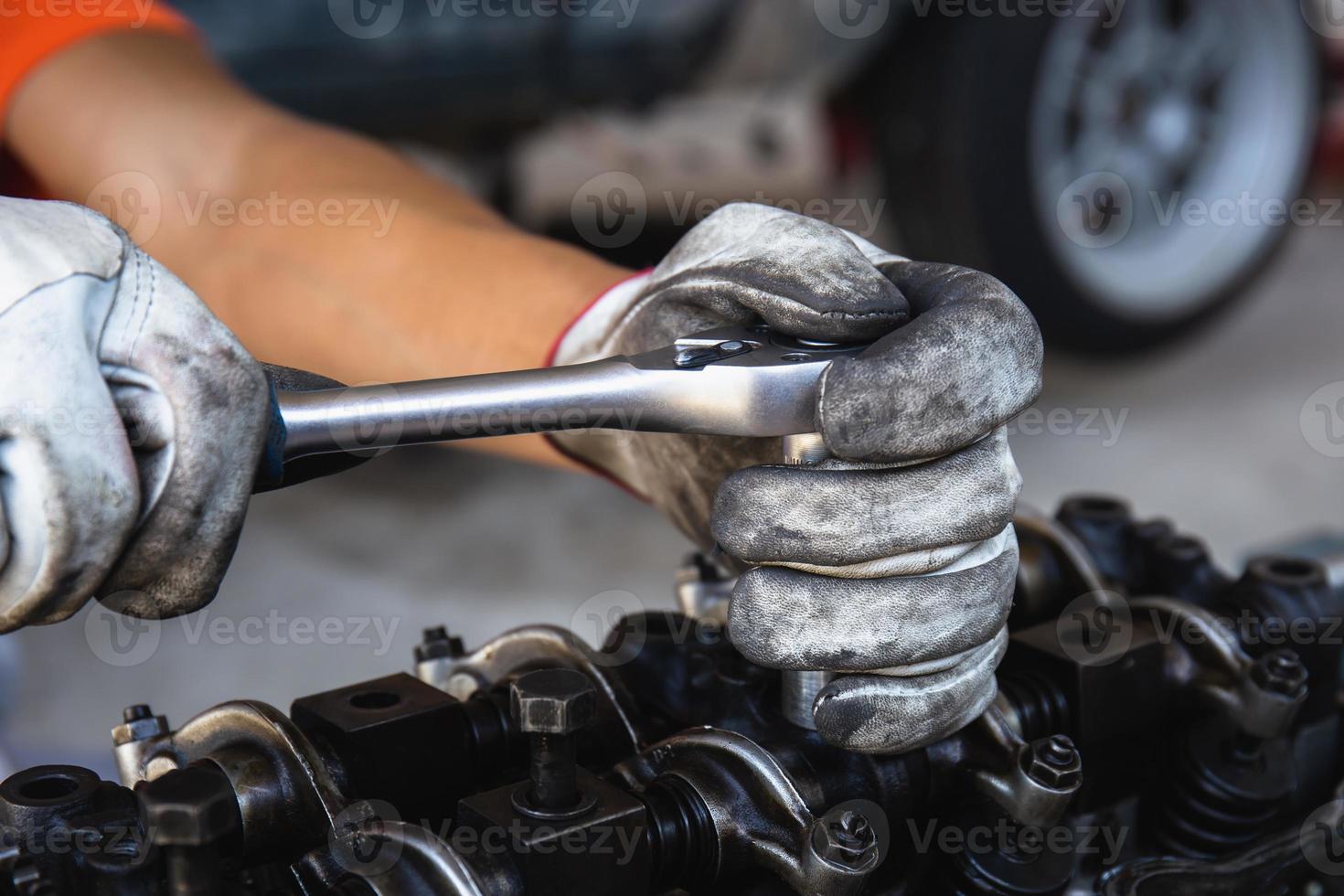 Cuánto tiempo se tarda en hacer una afinación de auto correctamente
