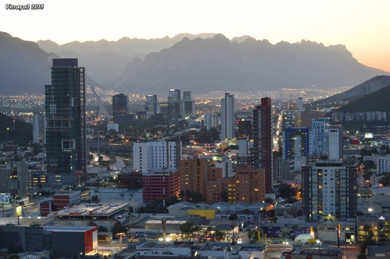 monterrey skyline moderno al atardecer