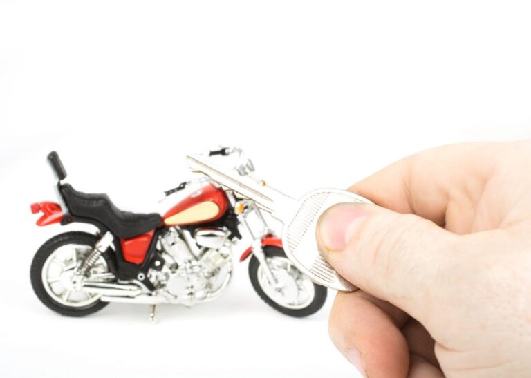 moto en un taller de empeno