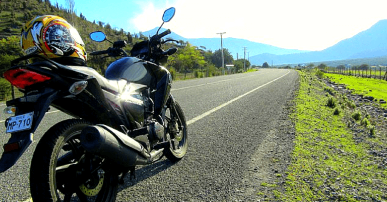 motocicleta en un paisaje mexicano