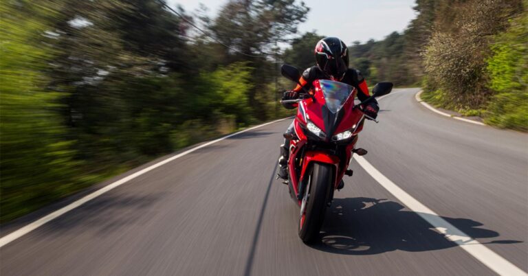 motos en carretera con cilindraje destacado