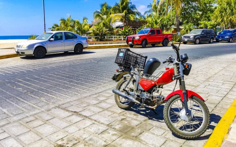 Cómo puedo averiguar de quién es una moto en México 28 motos estacionadas en una calle mexicana