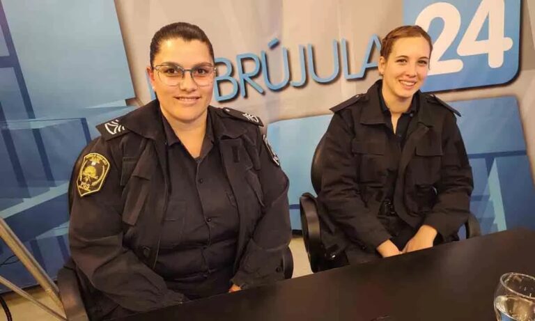 Cuál es la altura mínima requerida para ser policía federal femenina 15 mujer policia en uniforme en accion