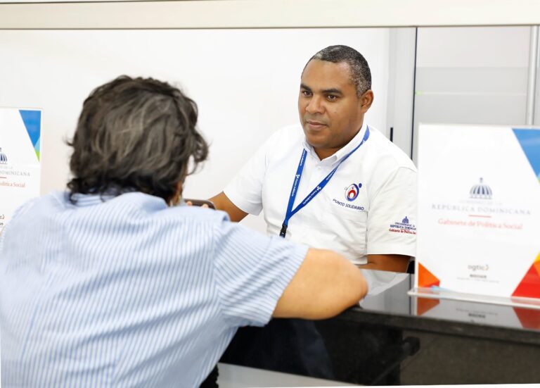 Cómo puedo averiguar si tengo una multa federal en México 25 oficina gubernamental con gente consultando