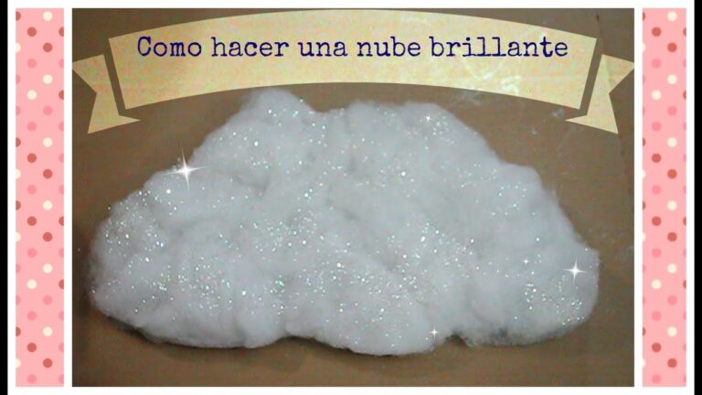papeles reciclados formando una nube creativa
