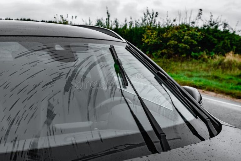 parabrisas limpio en un dia lluvioso