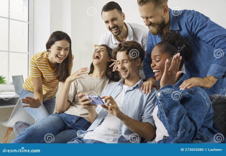 Qué significan y cómo se usan los memes de "para qué" o "qué" 14 personas riendo mientras ven memes