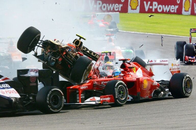 pilotos de formula 1 en accion conjunta
