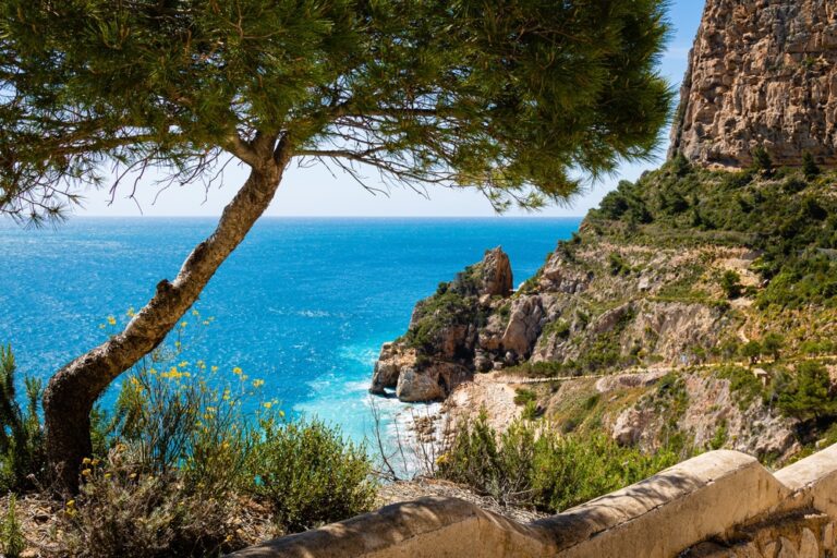 Qué es la Playa Encantada y su conexión con los militares en Marte 9 playa encantada con paisaje misterioso