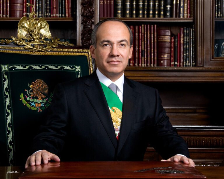 retrato de felipe calderon en su despacho