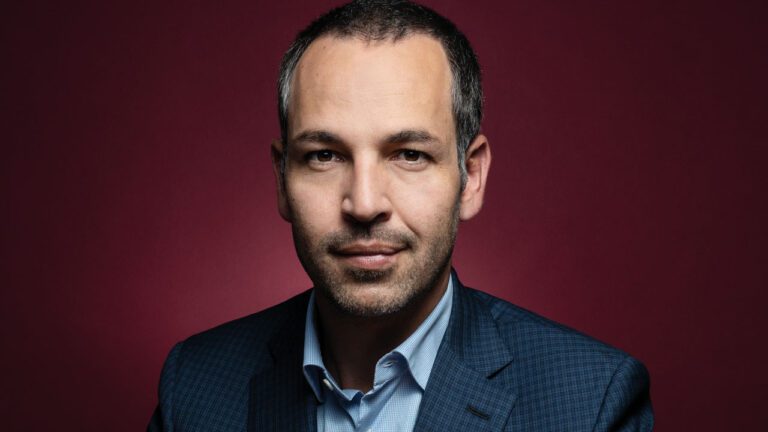 Quién es Carlos Rojas Mota Velasco y cuáles son sus logros 5 retrato profesional de carlos rojas mota