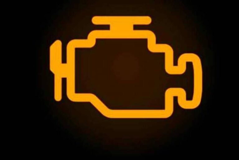 Qué significa la letra "A" en el tablero de mi auto 28 simbolo de advertencia en tablero de auto