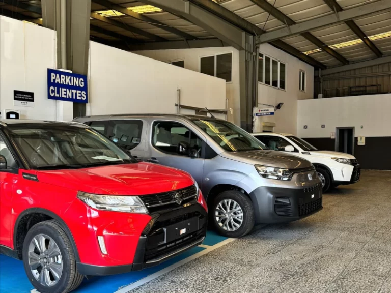 suzuki swift en un taller mecanico