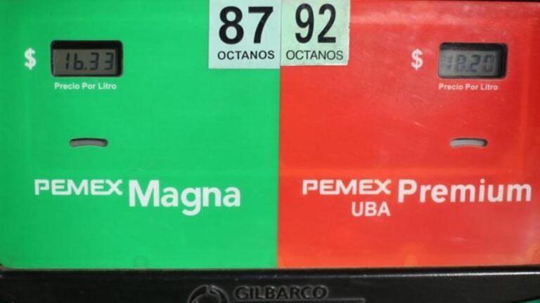 tanque de gasolina con diferentes octanajes