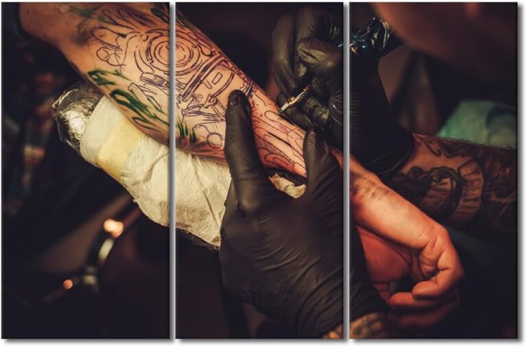 tatuajes artisticos en estudio moderno