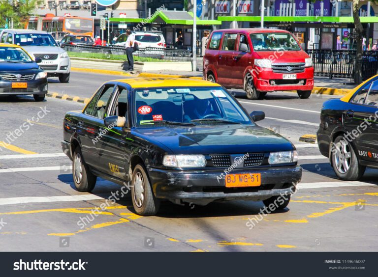 taxi amarillo en una ciudad chilena 1