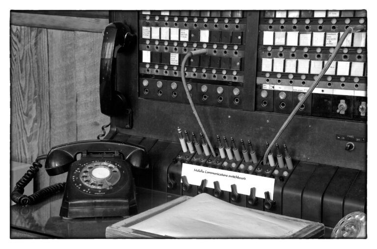 Dónde encontrar la Sección Amarilla en Hermosillo y sus servicios 2 telefono antiguo con directorio abierto