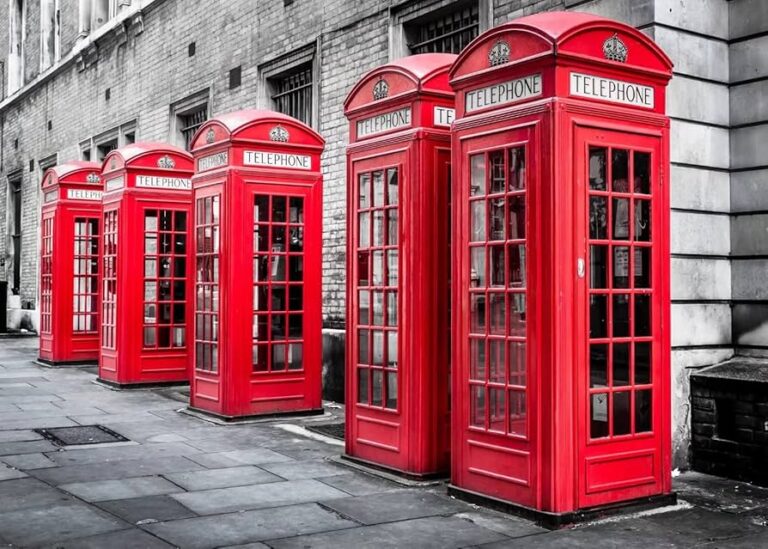Cómo puedo contactar a Atención Ciudadana en Tlajomulco por teléfono 1 telefono antiguo con fondo de ciudad