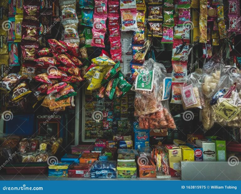 tiendas coloridas y productos variados