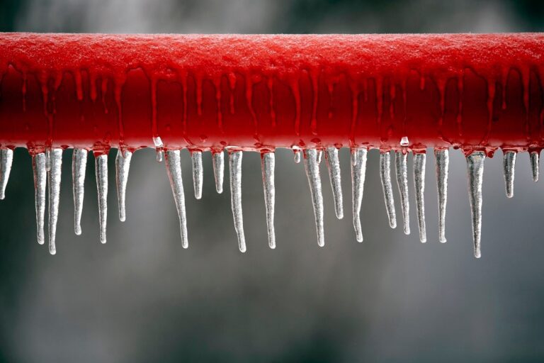 Por qué se revientan las tuberÃas de agua cuando se congela el agua 27 tuberias congeladas con hielo en su interior