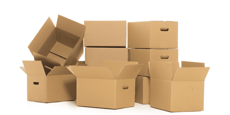 varias cajas de carton corrugado apiladas