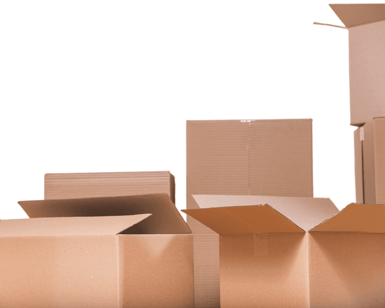 variedad de cartones y tubos de embalaje