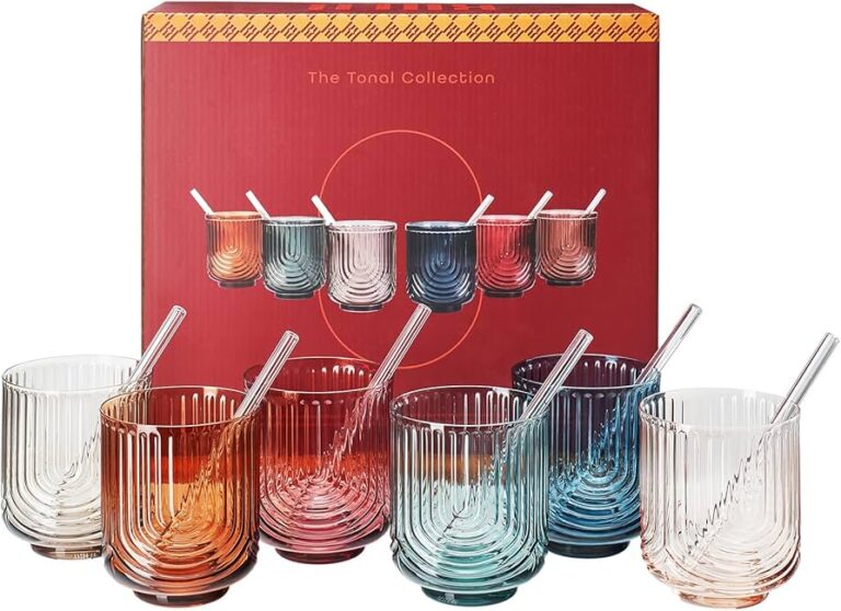 vasos de vidrio coloridos con popotes
