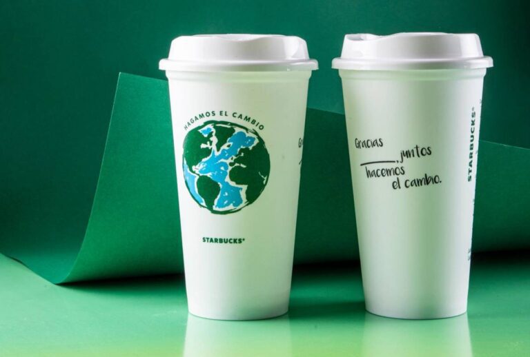 vasos desechables en reciclaje sostenible