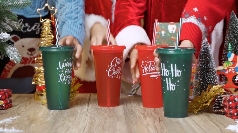 Dónde comprar el vaso reusable de Starbucks para Navidad 29 vasos reutilizables navidenos en un cafe