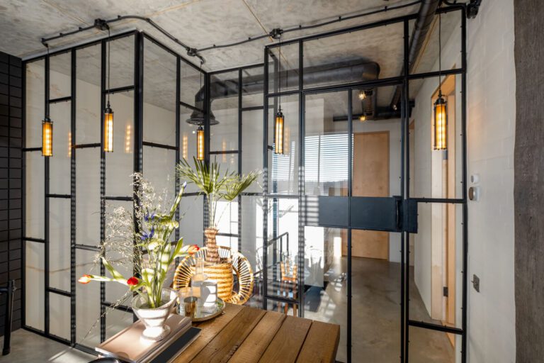 Qué servicios ofrece El Mundo del Vidrio S.A. de C.V. en México 5 vidrio decorativo en un ambiente moderno