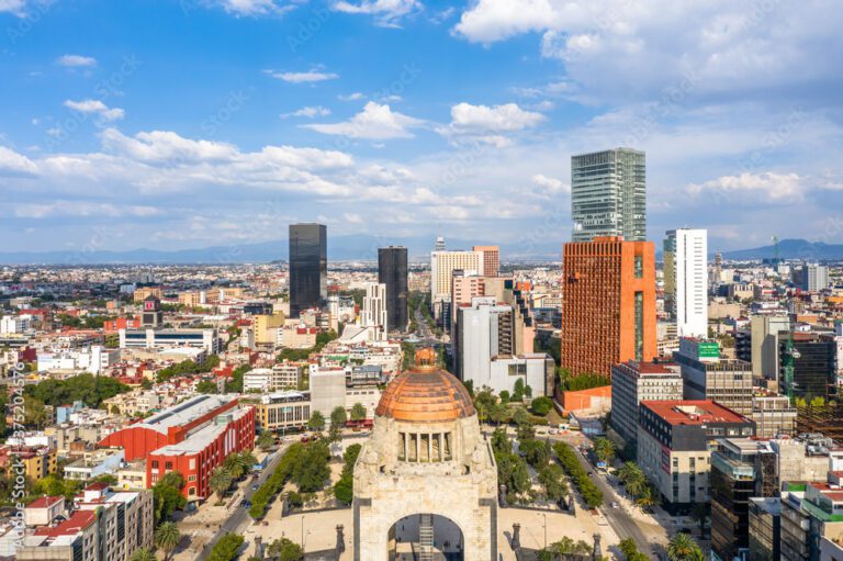 Cómo puedo consultar mis adeudos por infracciones en el DF 13 vista del centro historico de la ciudad